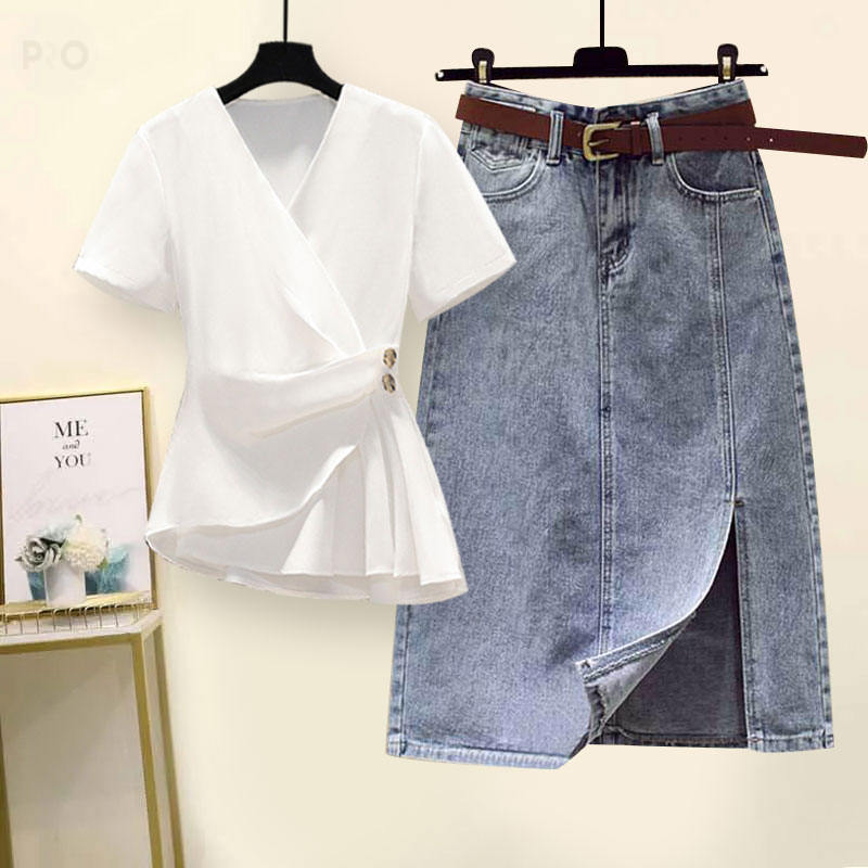ホワイト／Tシャツ＋ブルー/スカート