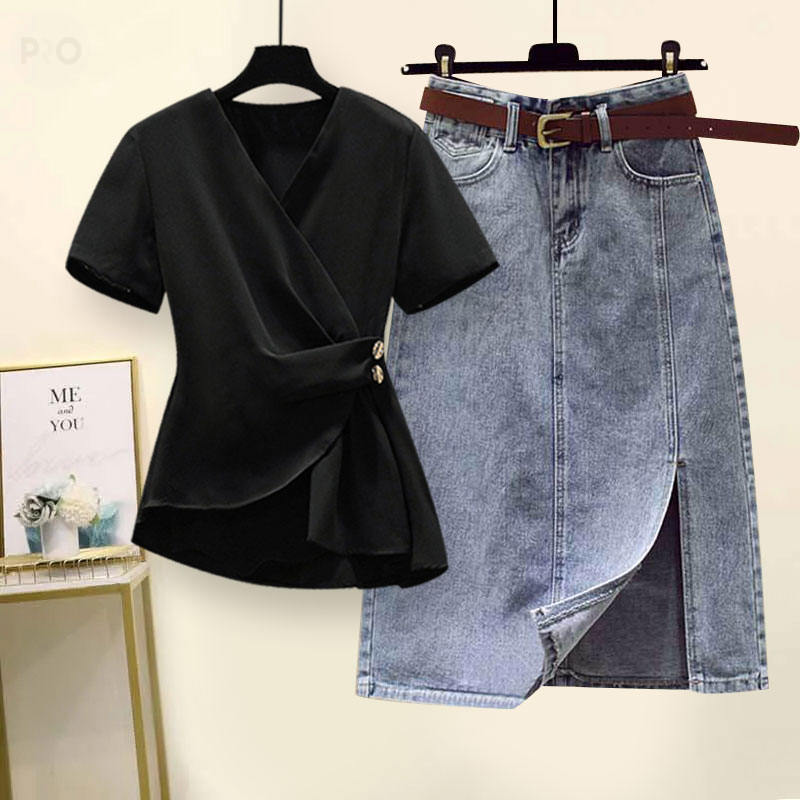 ブラック／Tシャツ＋ブルー/スカート